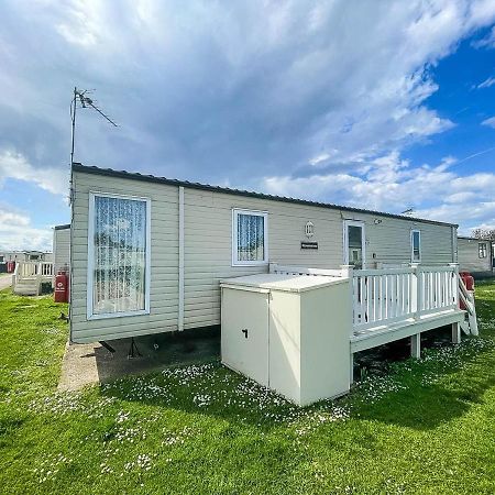 Lovely Caravan With Decking At Heacham Beach In Norfolk, Sleeps 6 Ref 21020C Exterior foto