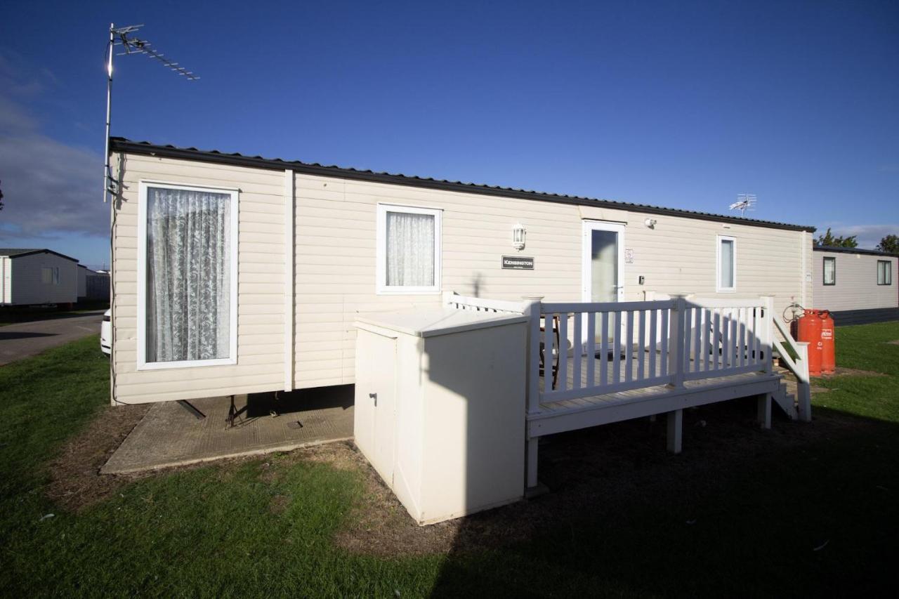Lovely Caravan With Decking At Heacham Beach In Norfolk, Sleeps 6 Ref 21020C Exterior foto