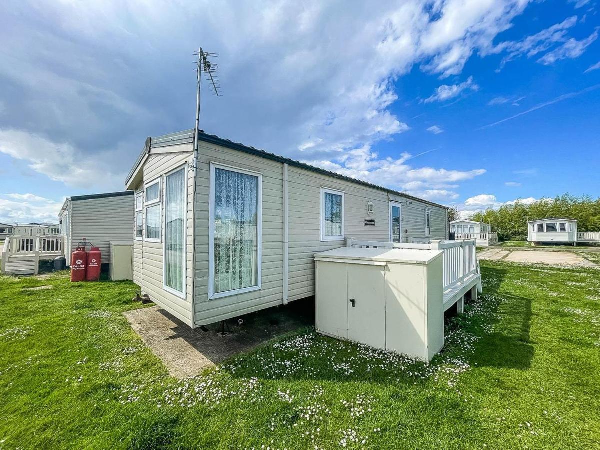 Lovely Caravan With Decking At Heacham Beach In Norfolk, Sleeps 6 Ref 21020C Exterior foto