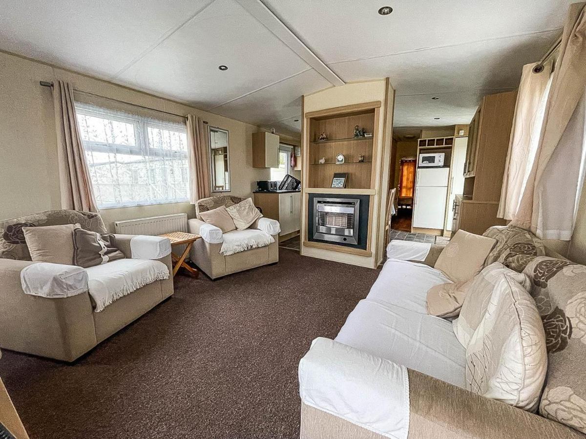 Lovely Caravan With Decking At Heacham Beach In Norfolk, Sleeps 6 Ref 21020C Exterior foto